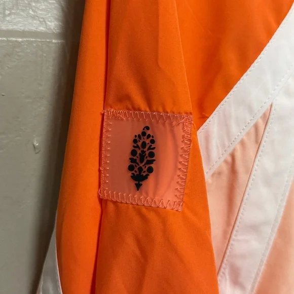 FP movement care like the wind logo jacket - Picture 9 of 9